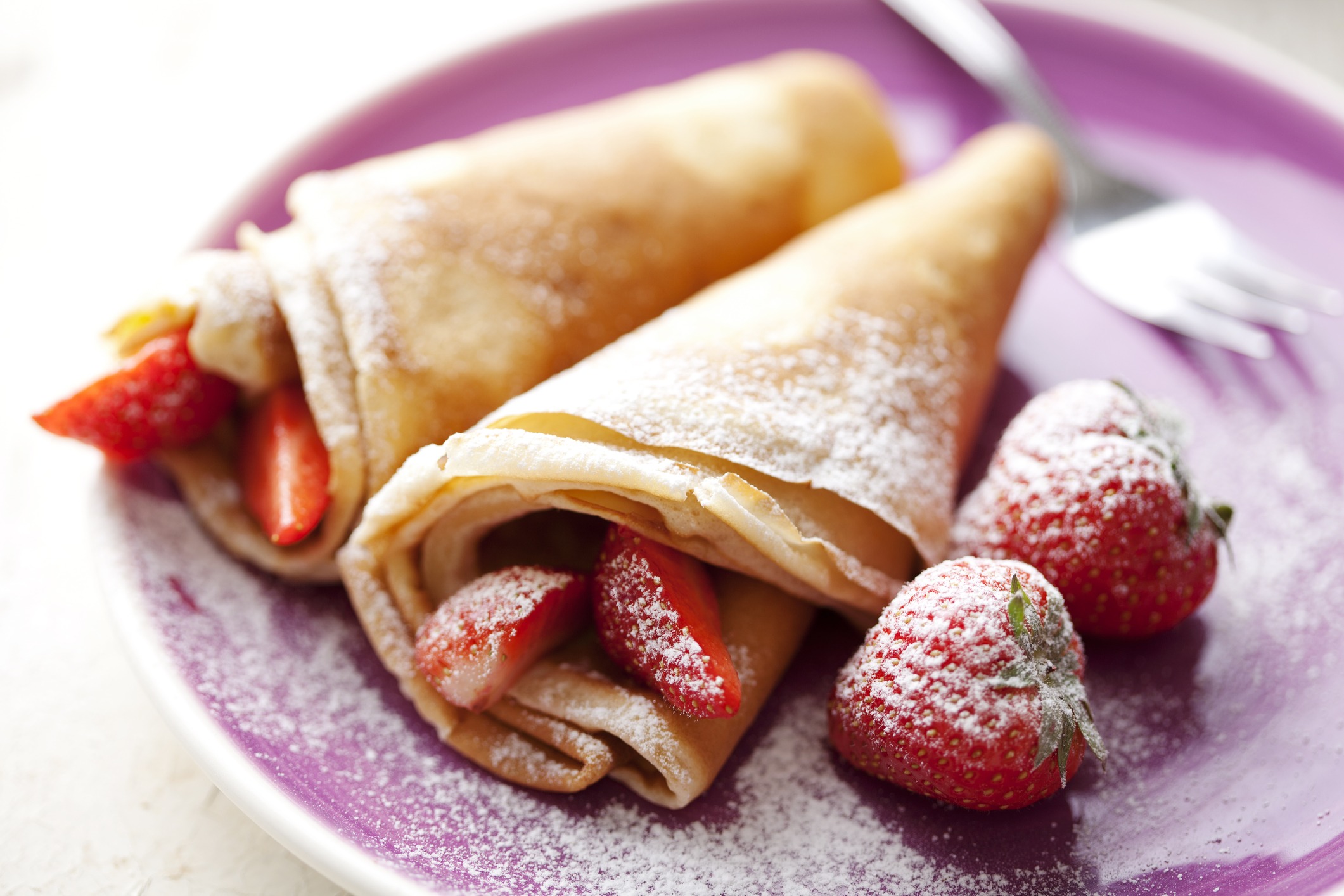 crepes with strawberries 21784187