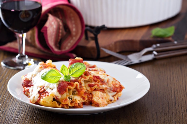 lasagna rolls with tomato sauce 49724725