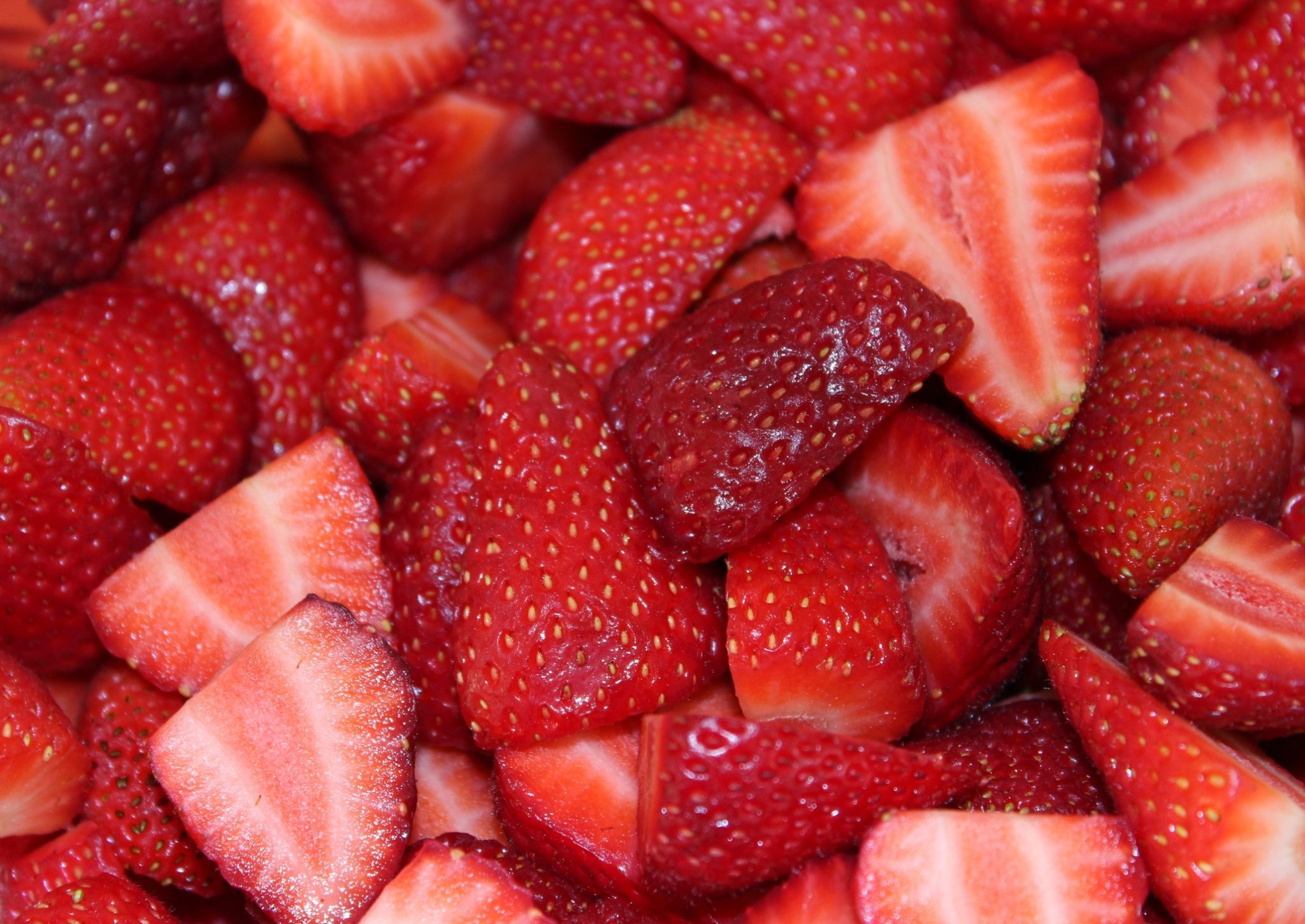 sliced strawberries 32308460 scaled