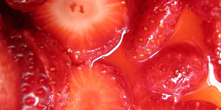 macerated strawberries 1024x512 1