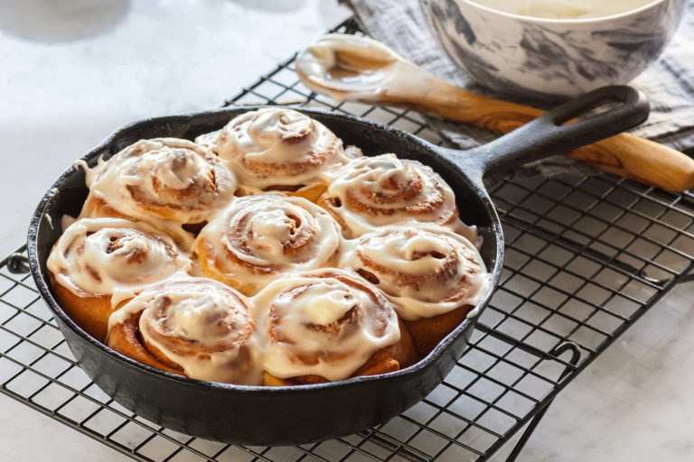 Cinnamon Roll Apple Cobbler
